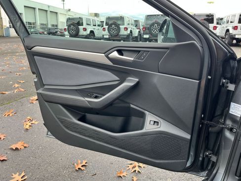 Used 2025 Volkswagen Jetta SE image 20