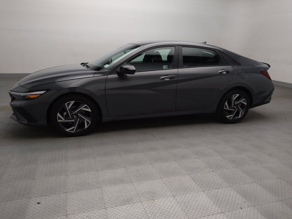 Used 2025 Hyundai Elantra Sport FWD image 2