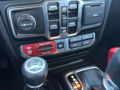 Used 2022 Jeep Wrangler Unlimited Rubicon 4xe w/ Cold Weather Group AWD/4WD image 30