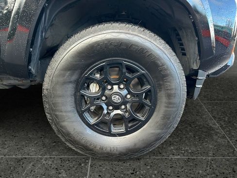 Used 2021 Toyota Tacoma SR5 AWD/4WD image 9