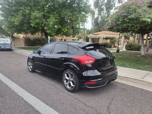 Used 2017 Ford Focus ST image 3