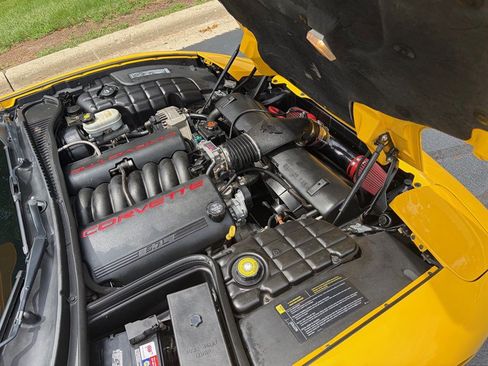 Used 2004 Chevrolet Corvette Convertible w/ Preferred Equipment Group RWD image 22