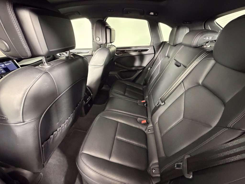 Certified 2025 Porsche Macan S AWD/4WD image 38