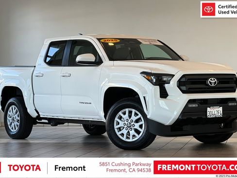 Certified 2025 Toyota Tacoma SR5 image 1