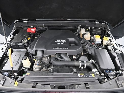 Used 2021 Jeep Wrangler Unlimited Sahara image 35