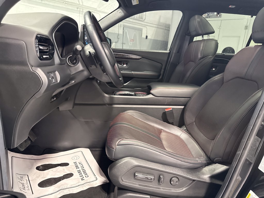Used 2025 Honda Pilot Black Edition image 28