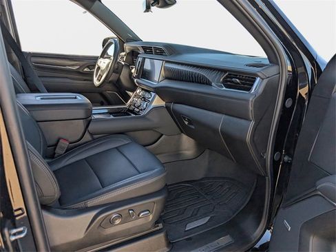 Used 2024 GMC Yukon XL Denali w/ Advanced Technology Package image 12