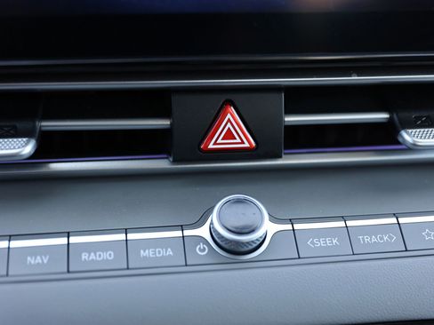 Used 2025 Hyundai Elantra SEL FWD image 22