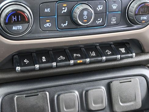 Used 2019 GMC Sierra 2500 Denali w/ Duramax Plus Package AWD/4WD image 23