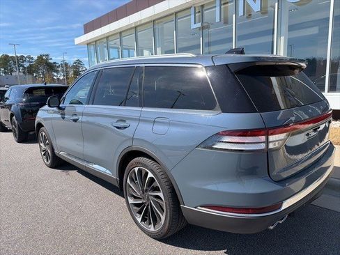 Used 2025 Lincoln Aviator Reserve w/ Equipment Group 201A image 2