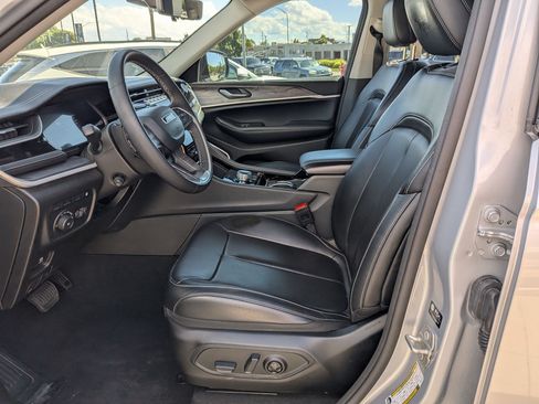 Used 2023 Jeep Grand Cherokee 4WD 4xe w/ Luxury Tech Group II image 28