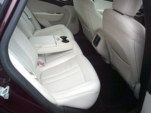 Used 2015 Chrysler 200 C image 7