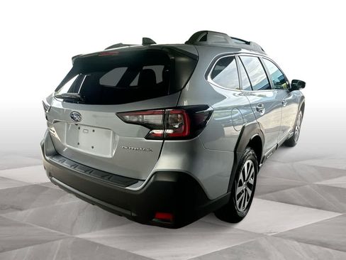 Used 2025 Subaru Outback Premium AWD/4WD image 8