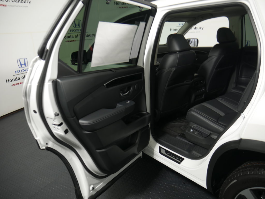 New 2026 Honda Pilot Touring image 10