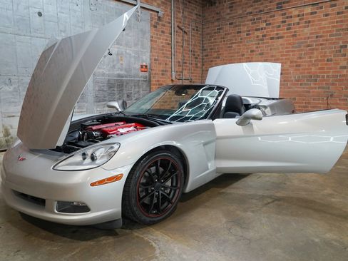 Used 2006 Chevrolet Corvette Convertible w/ Preferred Equipment Group RWD image 25