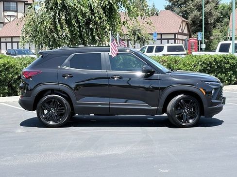 New 2026 Chevrolet TrailBlazer LT w/ Midnight Edition FWD image 3