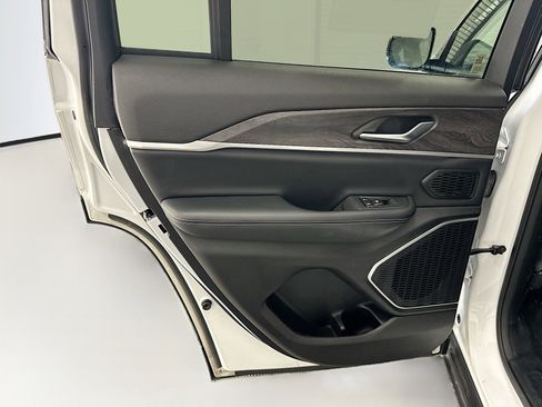 Used 2023 Jeep Grand Cherokee 4WD 4xe image 28