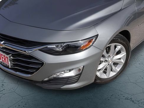Used 2025 Chevrolet Malibu LT FWD image 3