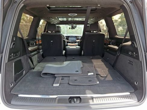 Used 2023 Jeep Grand Wagoneer Series III AWD/4WD image 28