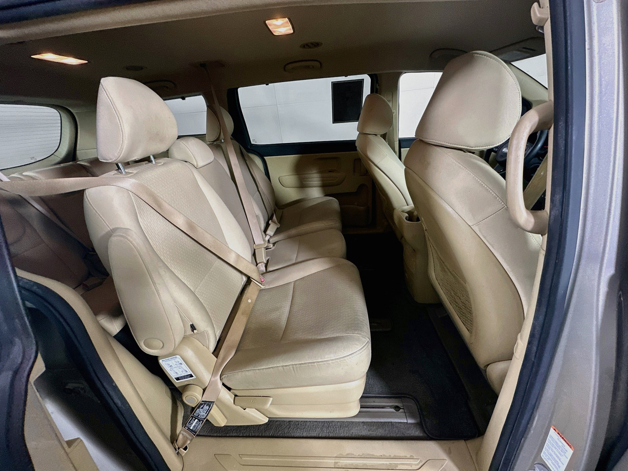 Used 2016 Kia Sedona LX w/ Option Group 020 FWD image 27