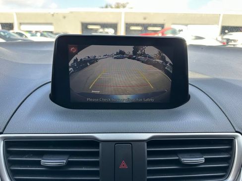 Used 2018 MAZDA MAZDA3 Touring FWD image 13