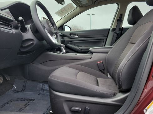 Used 2025 Nissan Altima 2.5 SV image 16