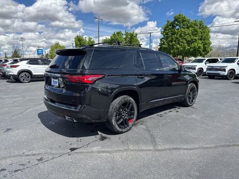 Used 2022 Chevrolet Traverse Premier w/ Redline Edition image 4