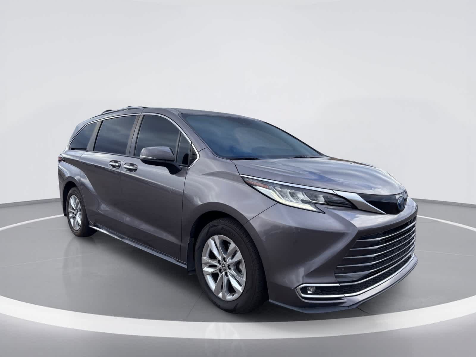 Used 2022 Toyota Sienna Limited FWD image 7