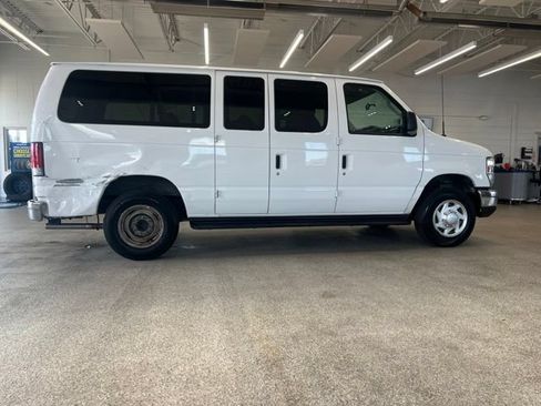 Used 2013 Ford E-150 and Econoline 150 Wagon RWD image 4