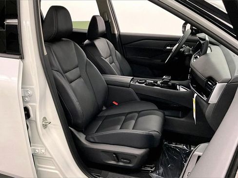 New 2025 Nissan Rogue SL w/ Tech Package image 35