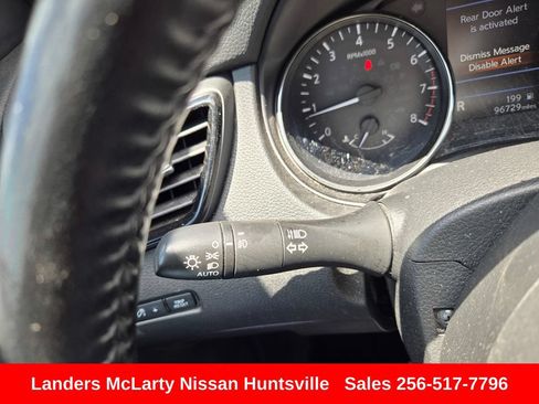 Used 2022 Nissan Rogue Sport SV FWD image 24