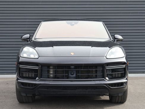 Certified 2022 Porsche Cayenne Turbo S AWD/4WD image 7