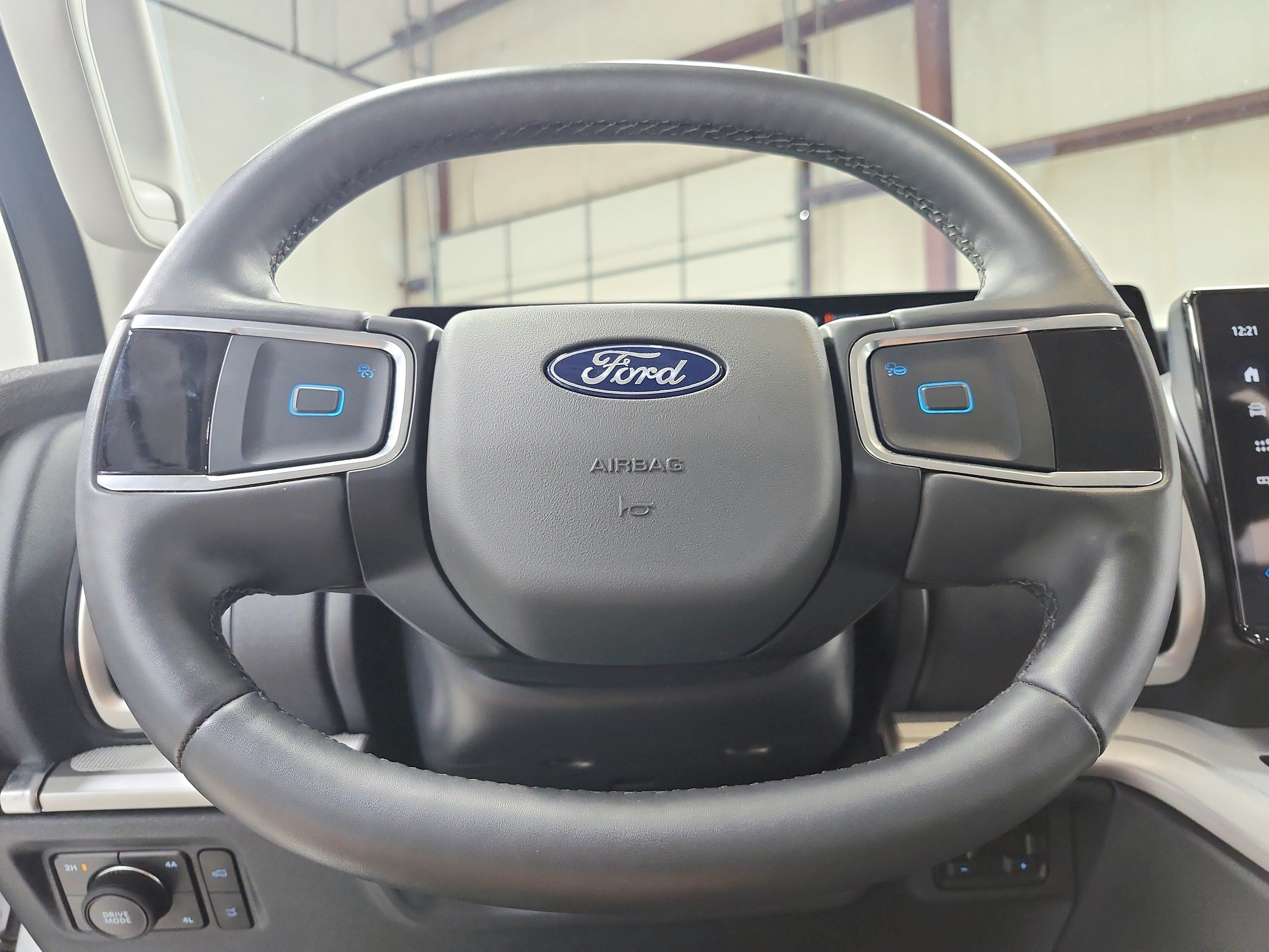 Used 2025 Ford Expedition Active AWD/4WD image 26