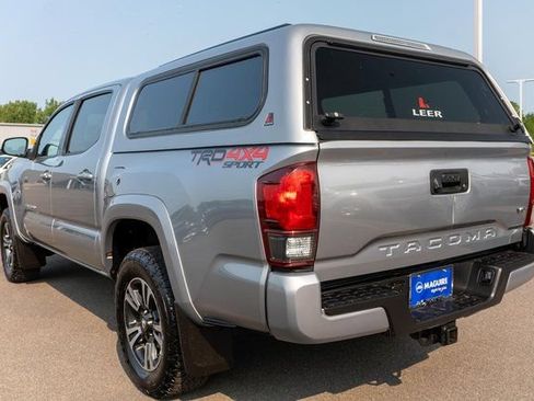 Used 2019 Toyota Tacoma TRD Sport AWD/4WD image 8