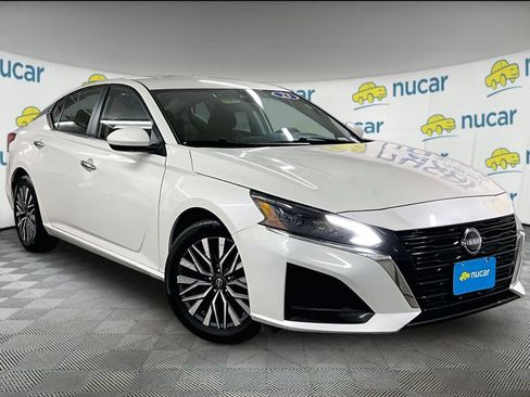 Used 2023 Nissan Altima 2.5 SV FWD image 1
