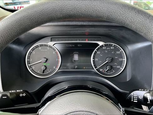 Used 2022 Nissan Rogue SV FWD image 12