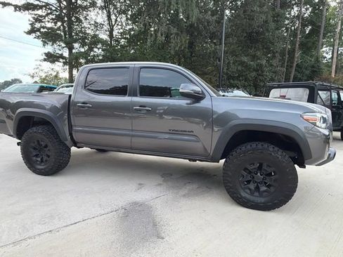 Used 2017 Toyota Tacoma TRD Off-Road w/ Tow Package (A/T) AWD/4WD image 4