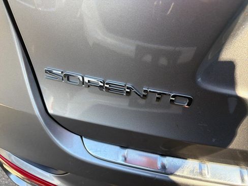 Used 2016 Kia Sorento SX image 7