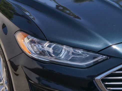 Used 2020 Ford Fusion SE FWD image 4
