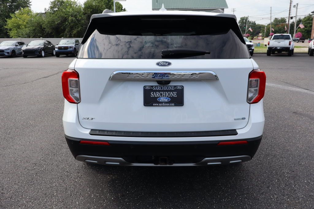 Used 2020 Ford Explorer XLT w/ Equipment Group 202A AWD/4WD image 17