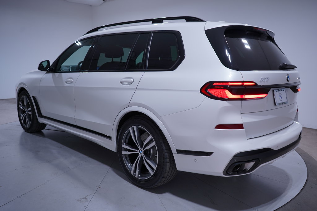 Used 2026 BMW X7 xDrive40i w/ M Sport Package AWD/4WD image 3