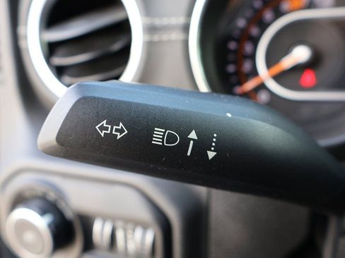 Used 2019 Jeep Wrangler Unlimited Sahara image 40