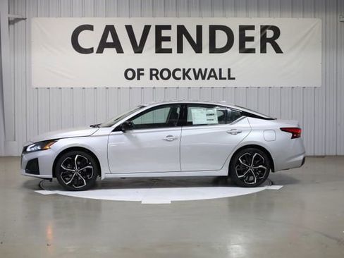 New 2025 Nissan Altima 2.5 SR image 4