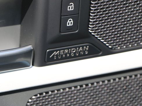 Used 2022 Land Rover Defender 110 SE AWD/4WD image 18