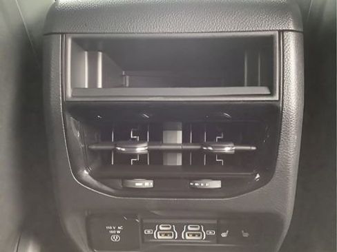 Certified 2024 Jeep Grand Cherokee Limited image 21