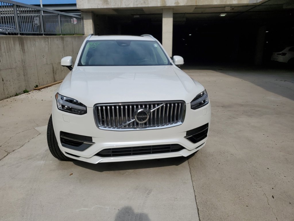 Certified 2024 Volvo XC90 T8 Plus AWD/4WD image 9