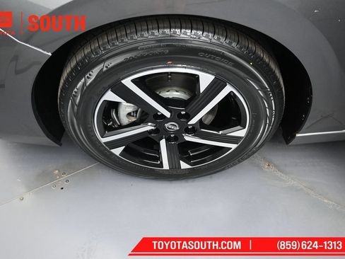 Used 2024 Nissan Sentra SV FWD image 32