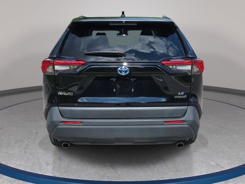 Certified 2024 Toyota RAV4 LE AWD/4WD image 6