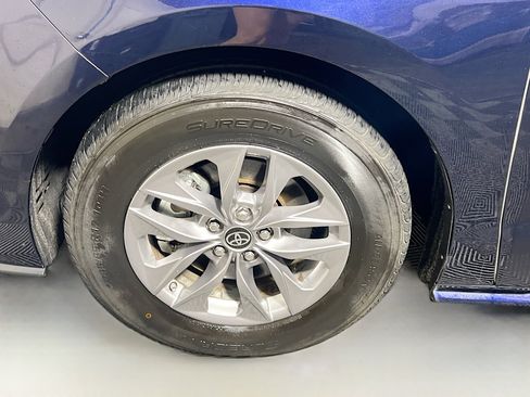 Used 2023 Toyota Sienna XLE image 13