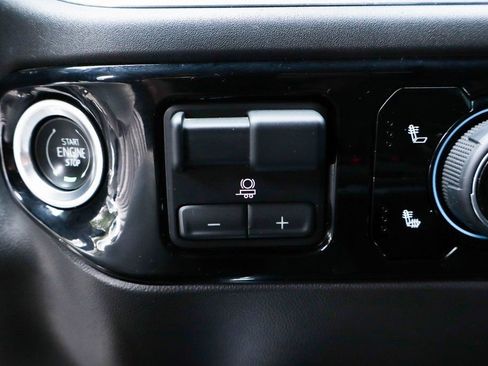 Used 2023 Chevrolet Silverado 1500 LT Trail Boss w/ Convenience Package II image 32